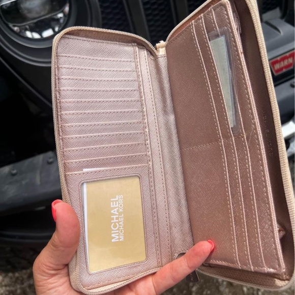 Rose gold mk wristlet - Picture 4 of 4